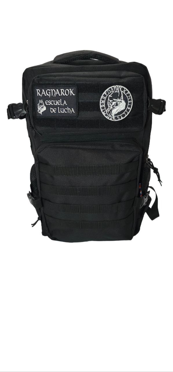 MOCHILA NEGRA 25 LITROS delantera